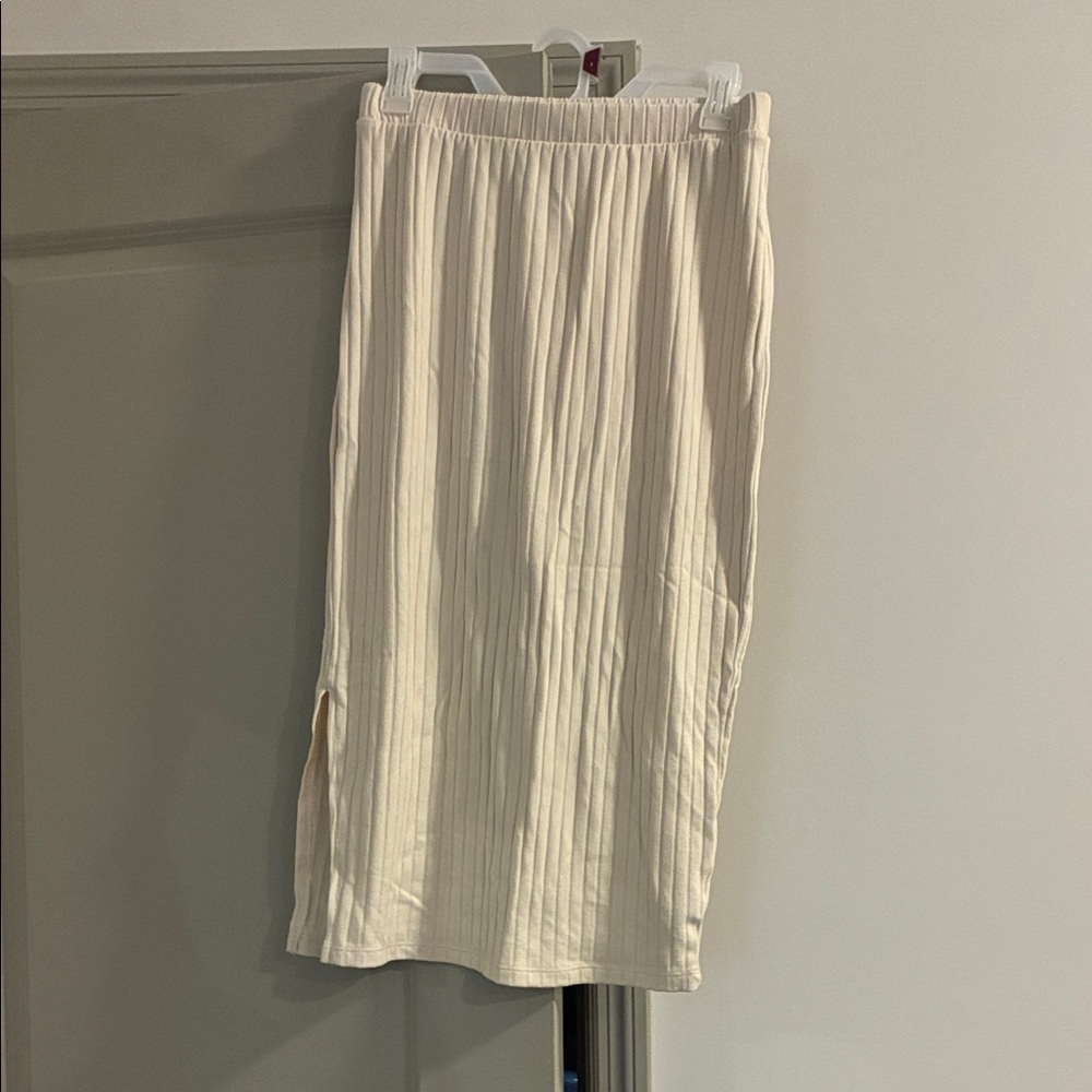 Elegant Cream Pleated Skirt